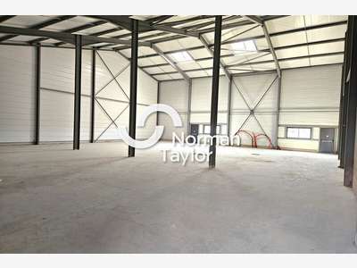 A louer local activité 440m² à Lézignan ZA Caumont