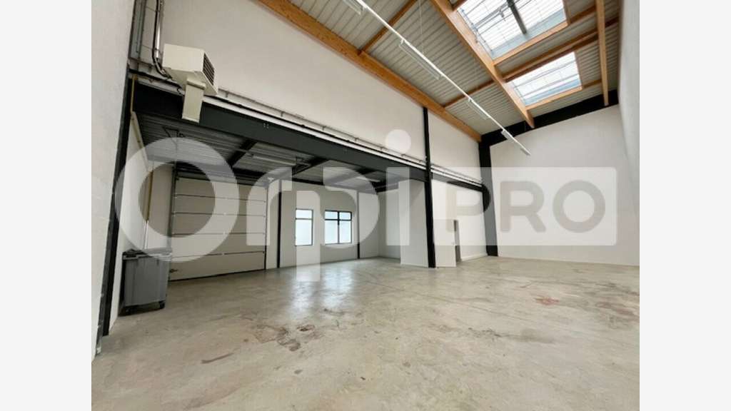 A louer local d'activité 297m² à Lieusaint