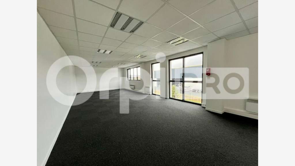 A louer local d'activité 297m² à Lieusaint