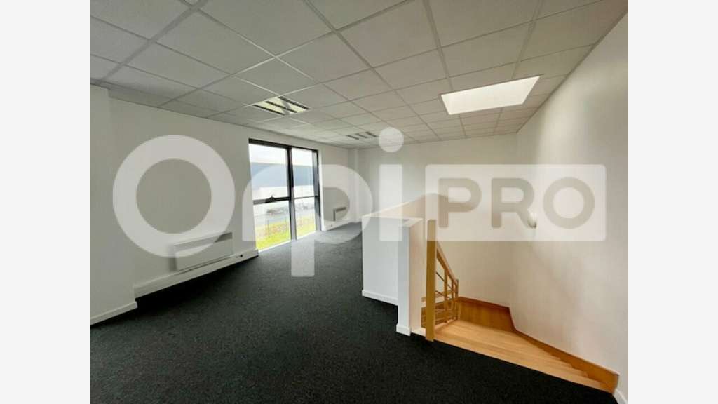 A louer local d'activité 297m² à Lieusaint