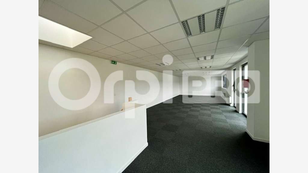 A louer local d'activité 297m² à Lieusaint