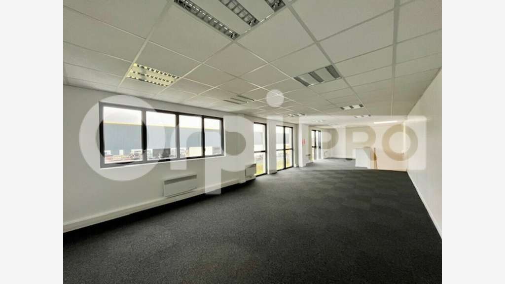 A louer local d'activité 297m² à Lieusaint