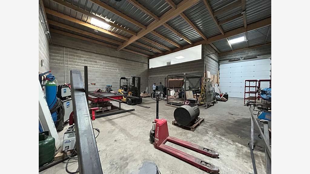 A louer local d'activité 210m² à Loire-Authion