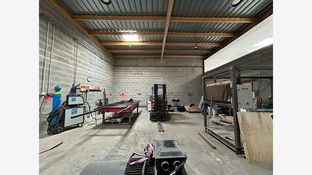 A louer local d'activité 210m² à Loire-Authion
