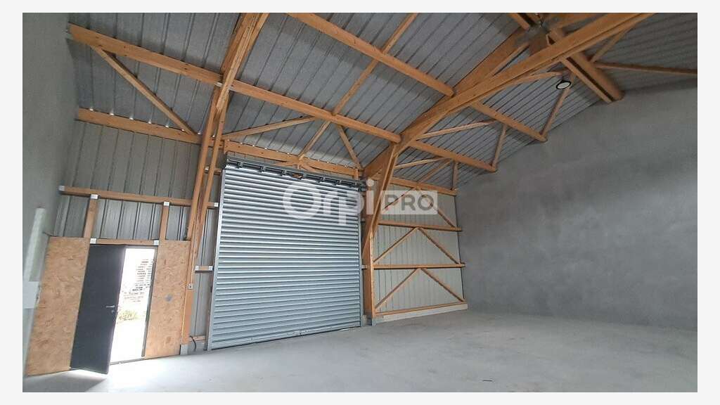 Local d'activité 145m² à louer à Lons