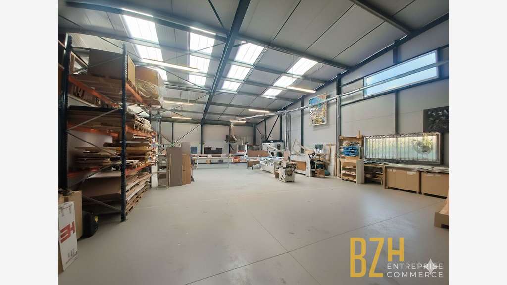 A louer local d'activité 310m² 310m² à Landévant