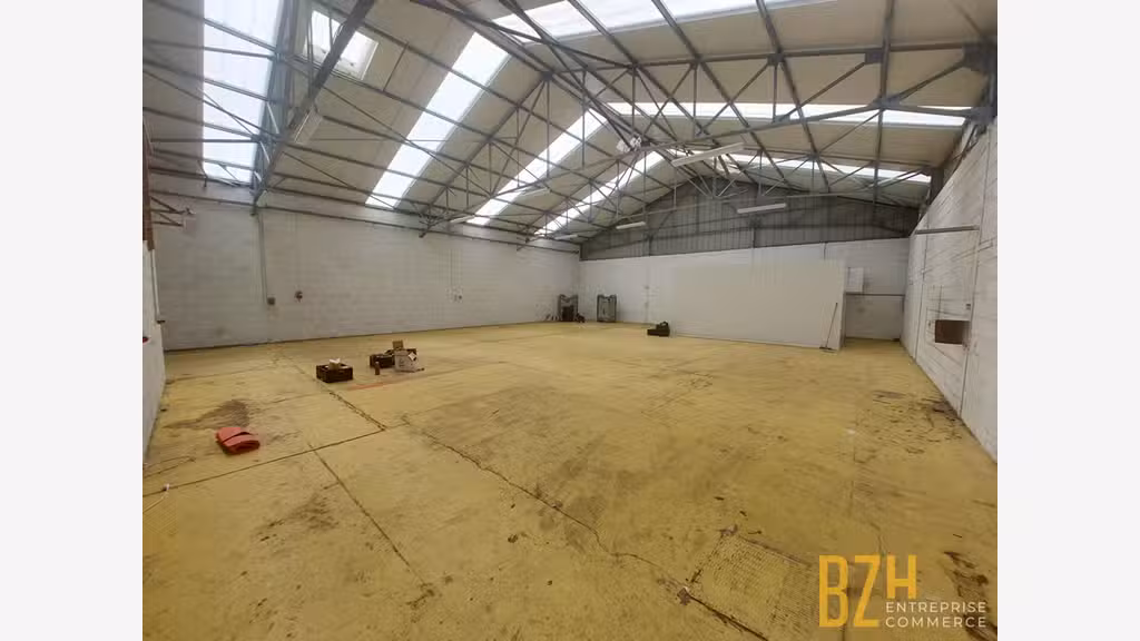 A louer local d'activités 300m² Lorient la Base