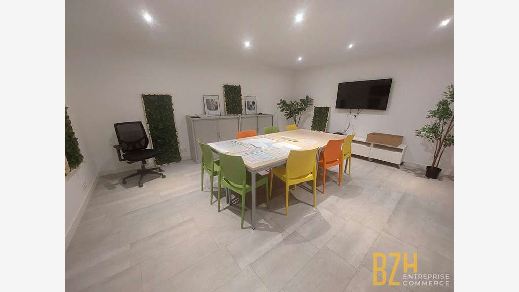 A louer local d activité 240m² secteur Kerpont 