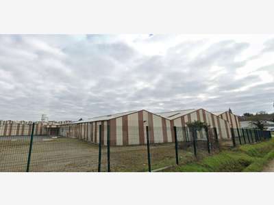 Loue local d'activité Low Cost 155m² à Languenan