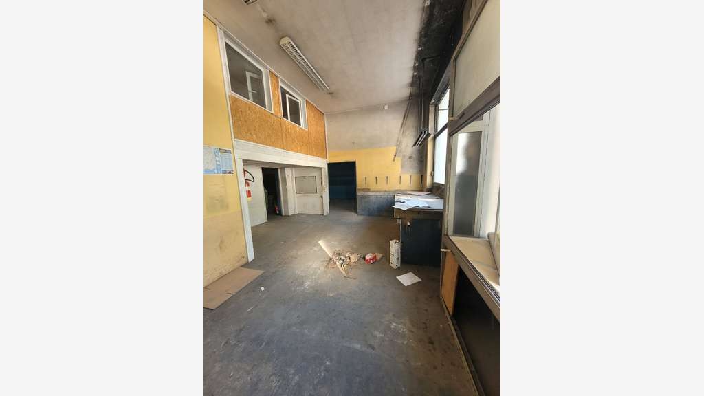 A louer atelier 110m² métro Garibaldi Lyon 3e  