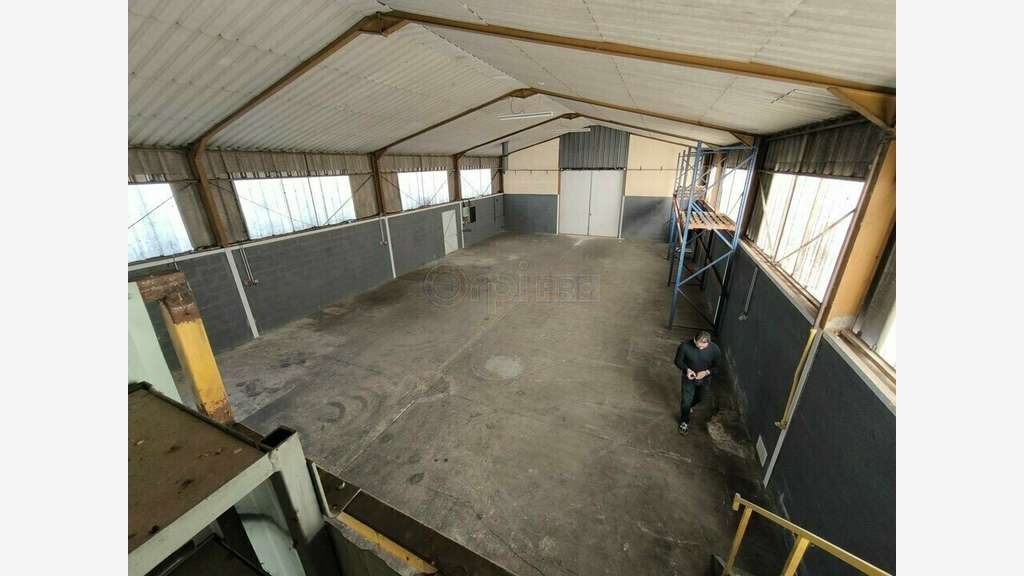 Local  250m² à louer à Malemort-sur-Corrèze