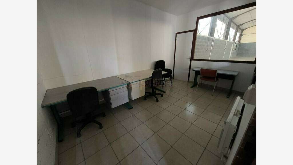 Local  250m² à louer à Malemort-sur-Corrèze
