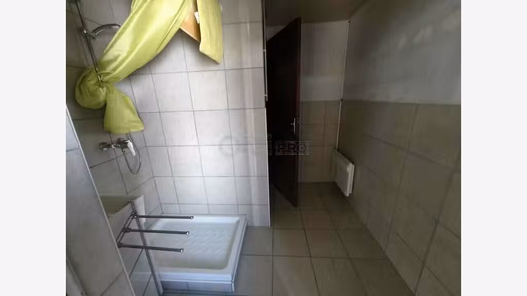 Local  250m² à louer à Malemort-sur-Corrèze