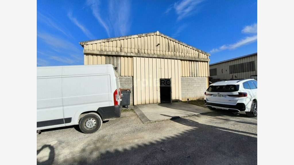 Local  250m² à louer à Malemort-sur-Corrèze