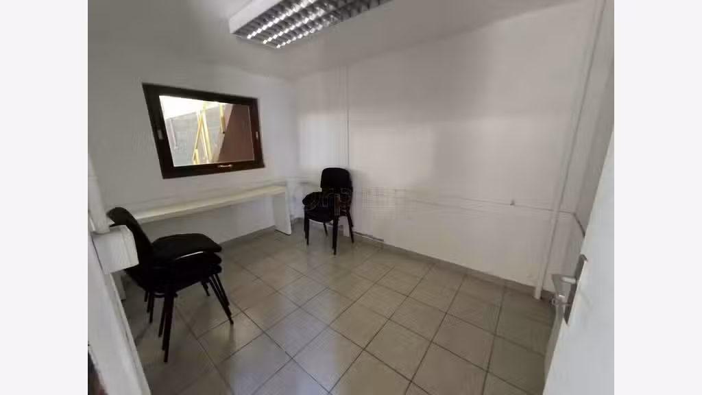 Local  250m² à louer à Malemort-sur-Corrèze