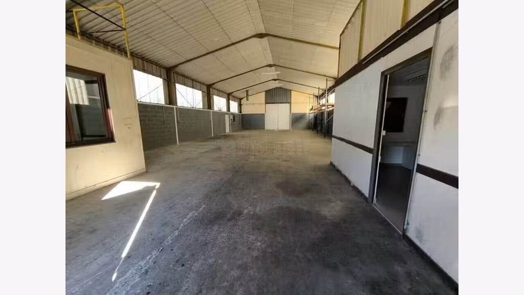 Local  250m² à louer à Malemort-sur-Corrèze