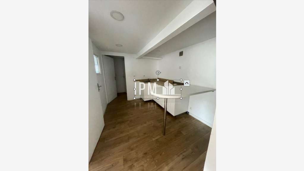 Local 305m² à louer 13012 St Jean du Désert