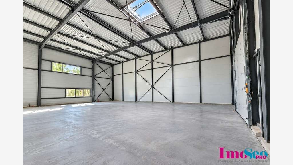 Entrepôt neuf 100m² à louer sortie rocade Mérignac