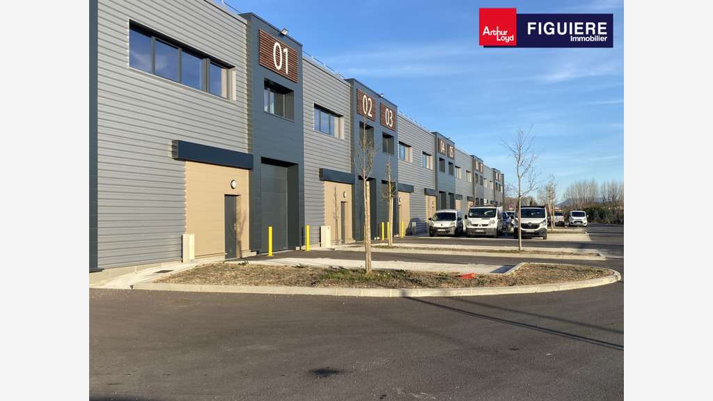 Exclu local d'activités neuf à louer à Meyreuil