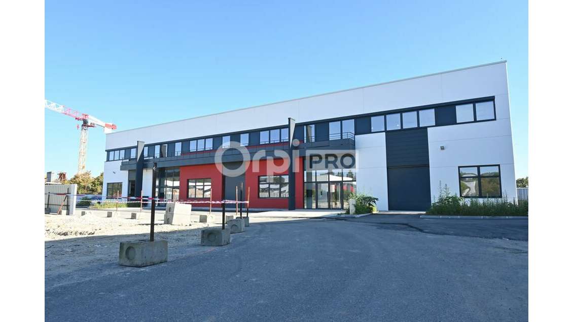 A louer bureaux 97m² R+1 à Dardilly ZA