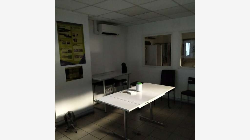 A louer local d'activité 446m² en zi à Vitrolles