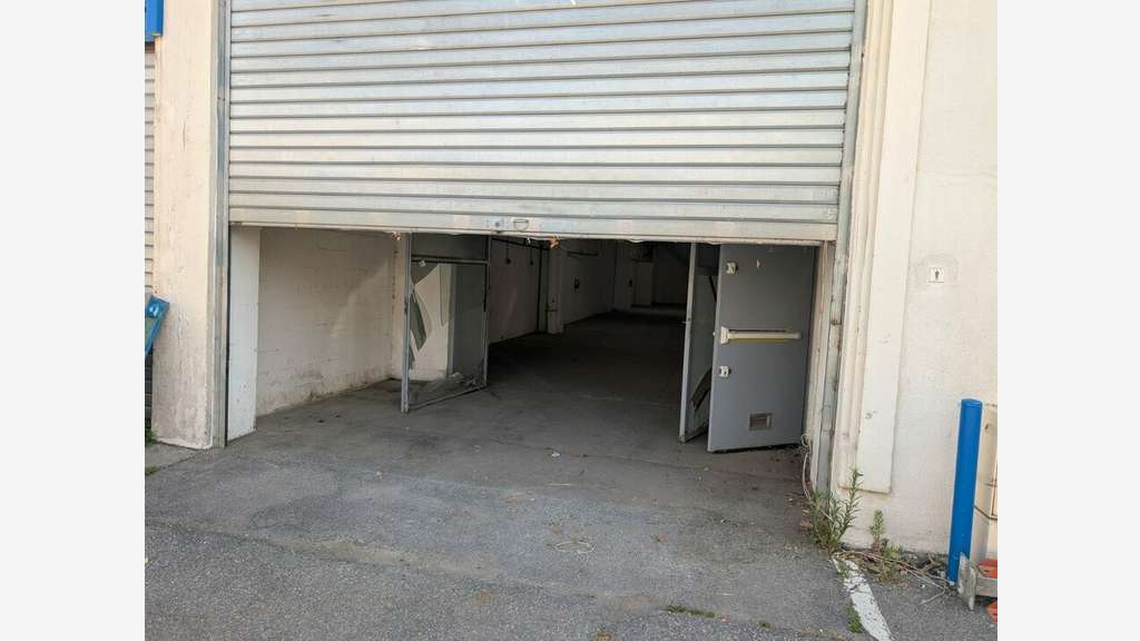 A louer local d'activité 446m² en zi à Vitrolles