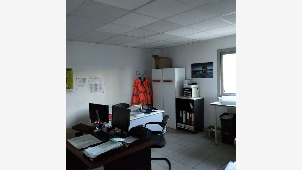 A louer local d'activité 446m² en zi à Vitrolles