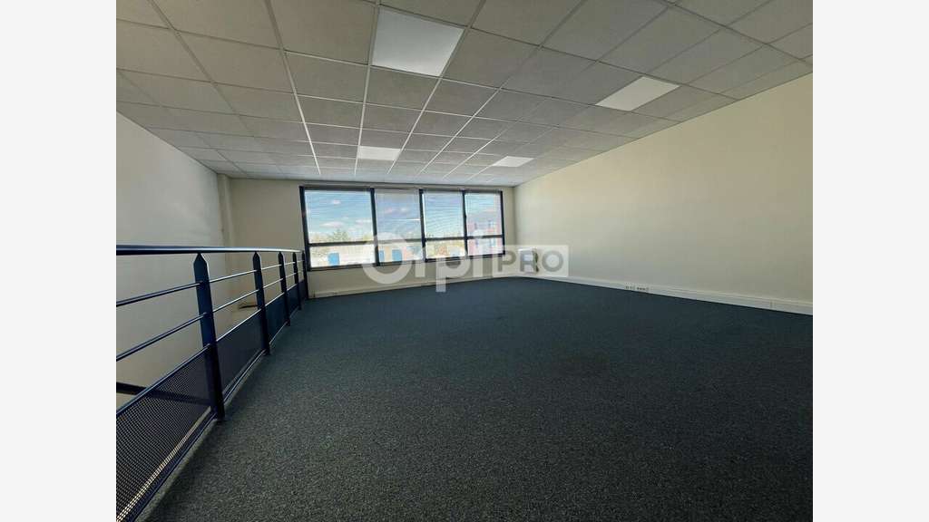 Entrepôt 290m² à louer ZA de Moissy-Cramayel
