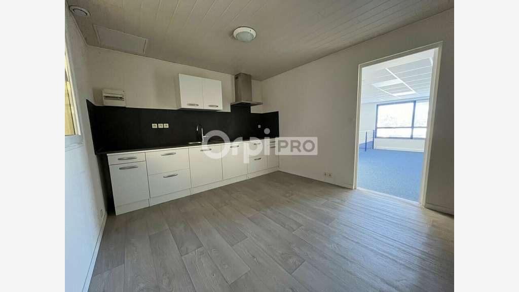 Entrepôt 290m² à louer ZA de Moissy-Cramayel