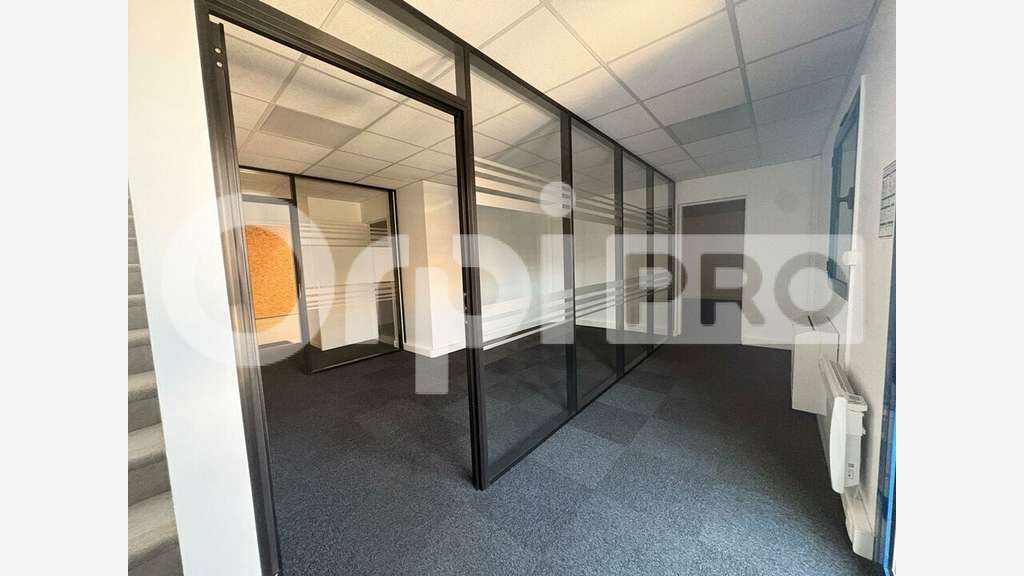 Entrepôt 290m² à louer ZA de Moissy-Cramayel