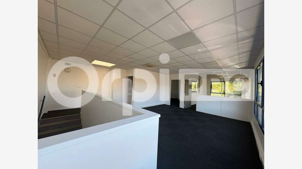 Entrepôt 290m² à louer ZA de Moissy-Cramayel