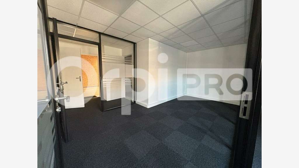 Entrepôt 290m² à louer ZA de Moissy-Cramayel