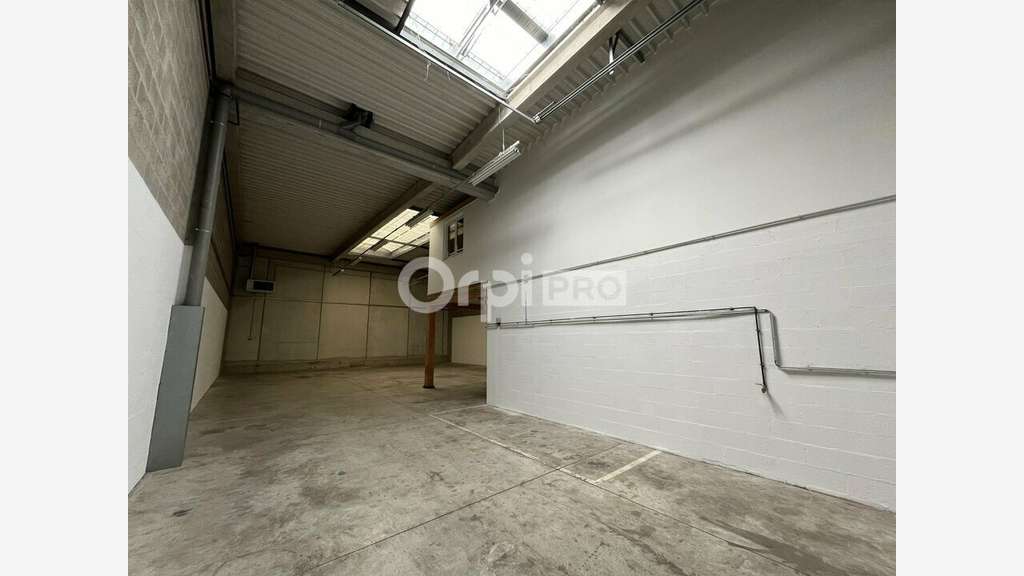 Entrepôt 290m² à louer ZA de Moissy-Cramayel