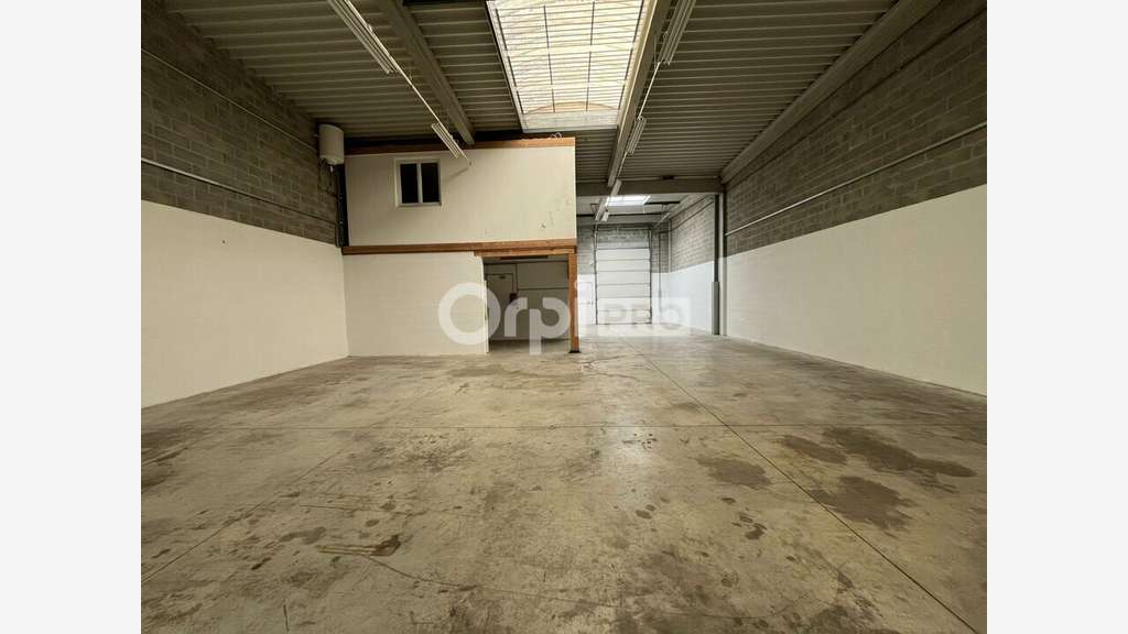 Entrepôt 290m² à louer ZA de Moissy-Cramayel