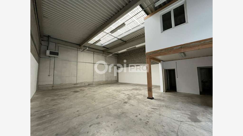 Entrepôt 290m² à louer ZA de Moissy-Cramayel