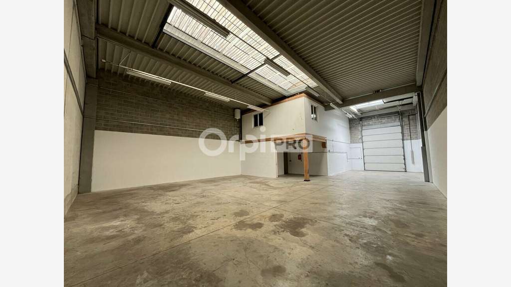Entrepôt 290m² à louer ZA de Moissy-Cramayel