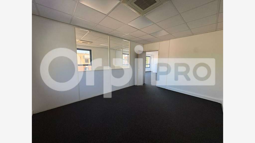Entrepôt 290m² à louer ZA de Moissy-Cramayel