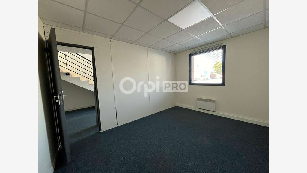 Entrepôt 290m² à louer ZA de Moissy-Cramayel