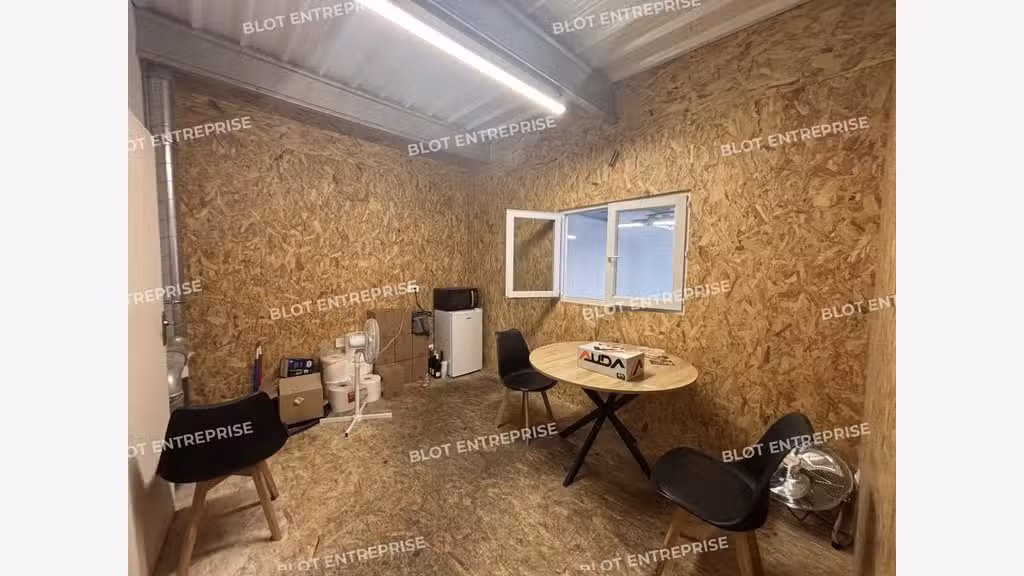 A louer cellules d'activités 170m² à Montbert