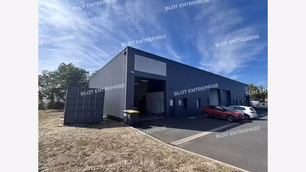 A louer cellules d'activités 170m² à Montbert