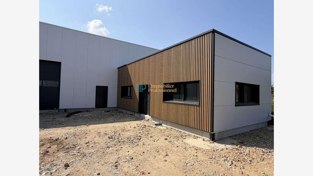 A louer local d'activité neuf de 326m² à Kervignac
