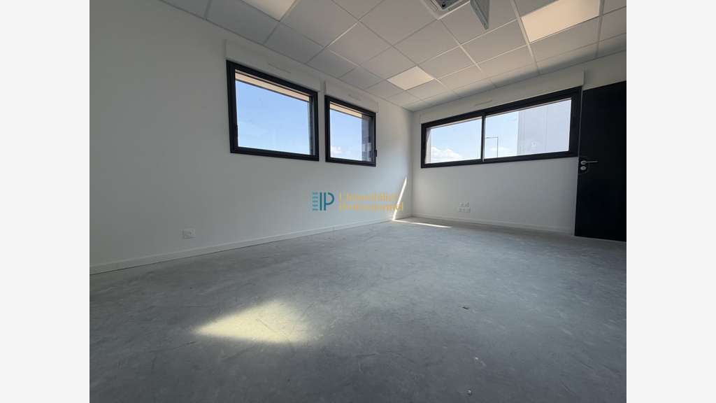A louer local d'activité neuf de 326m² à Kervignac