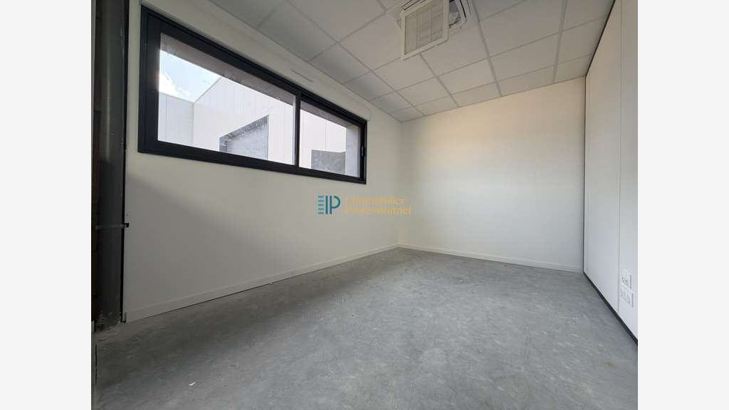 A louer local d'activité neuf de 326m² à Kervignac