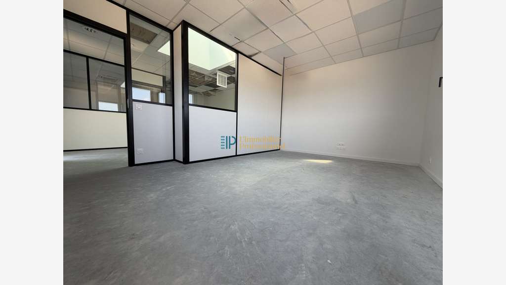 A louer local d'activité neuf de 326m² à Kervignac