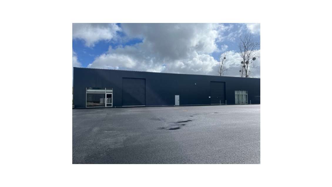 A louer local activité neuf 645m² Quimper Guelen