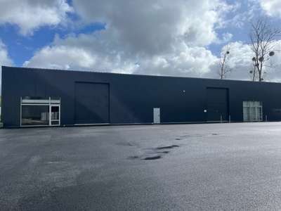 A louer local activité neuf 645m² Quimper Guelen