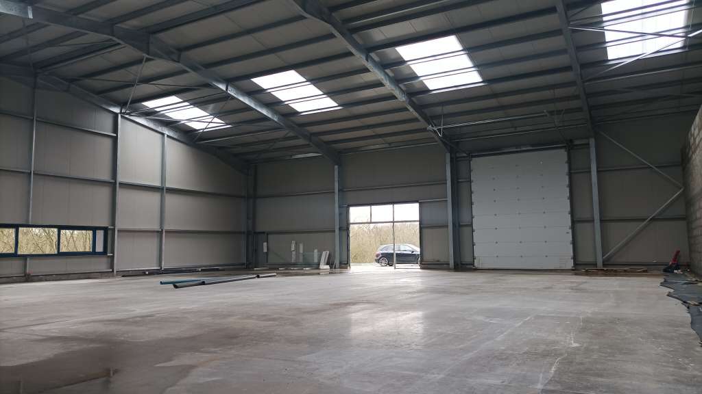 A louer local activité neuf 645m² Quimper Guelen
