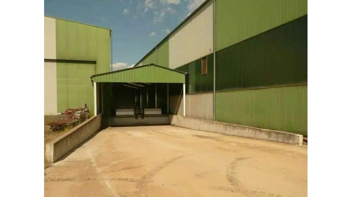 A louer entrepôt  1665m² à Neufgrange