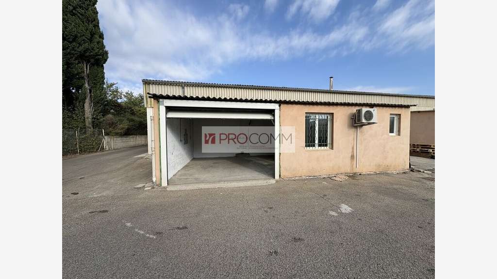 Local d'activité 55m² à louer en ZA à Nîmes