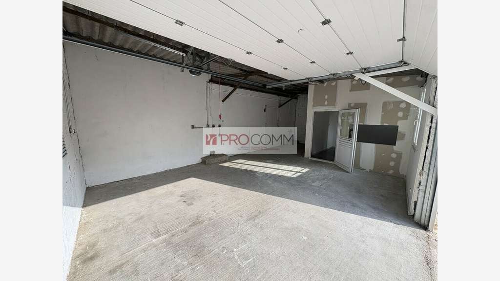 Local d'activité 55m² à louer en ZA à Nîmes